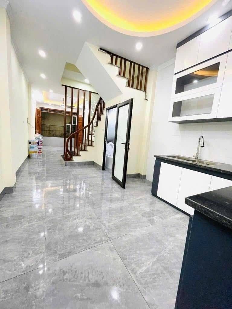 CỔ NHUẾ - NHÀ ĐẸP 2 THOÁNG -GẦN Ô TÔ TRÁNH- GẦN NHIỀU TIỆN ÍCH.